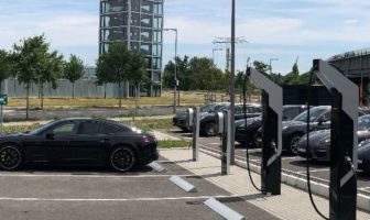 Porsche connects 800V charging park to the grid