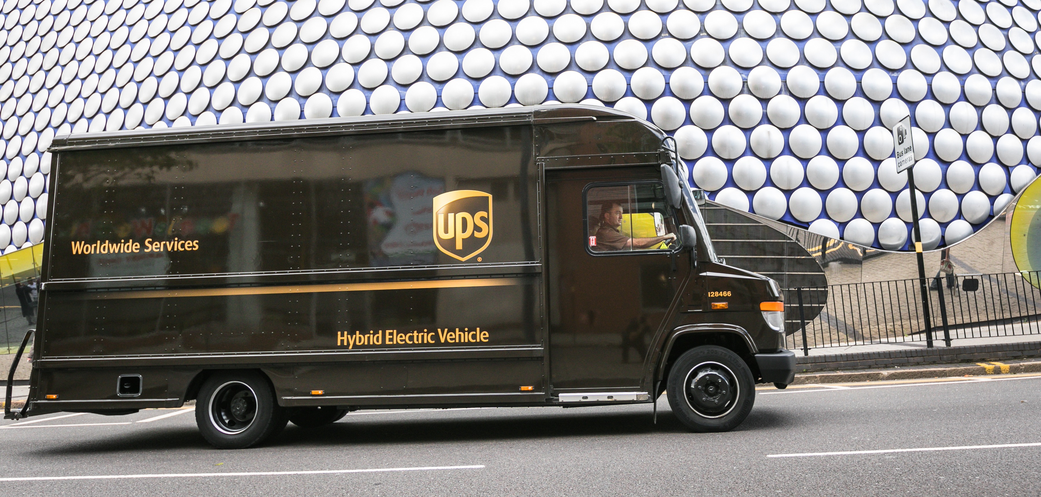 ups-introduces-groundbreaking-hybrid-electric-delivery-trucks