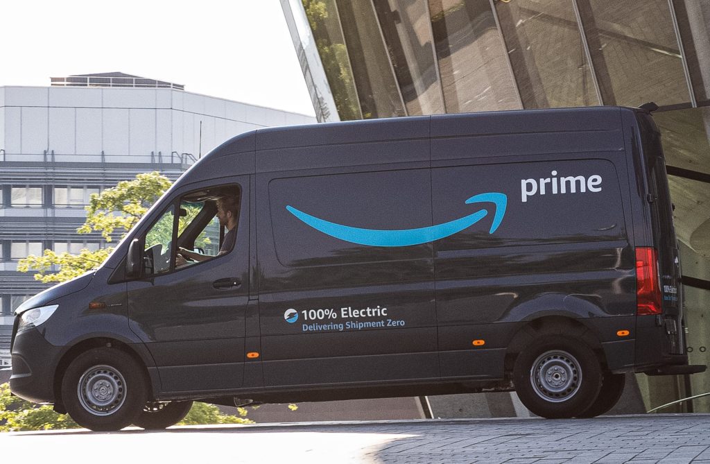 MercedesBenz delivers 1,800 electric vehicles to Amazon Electric