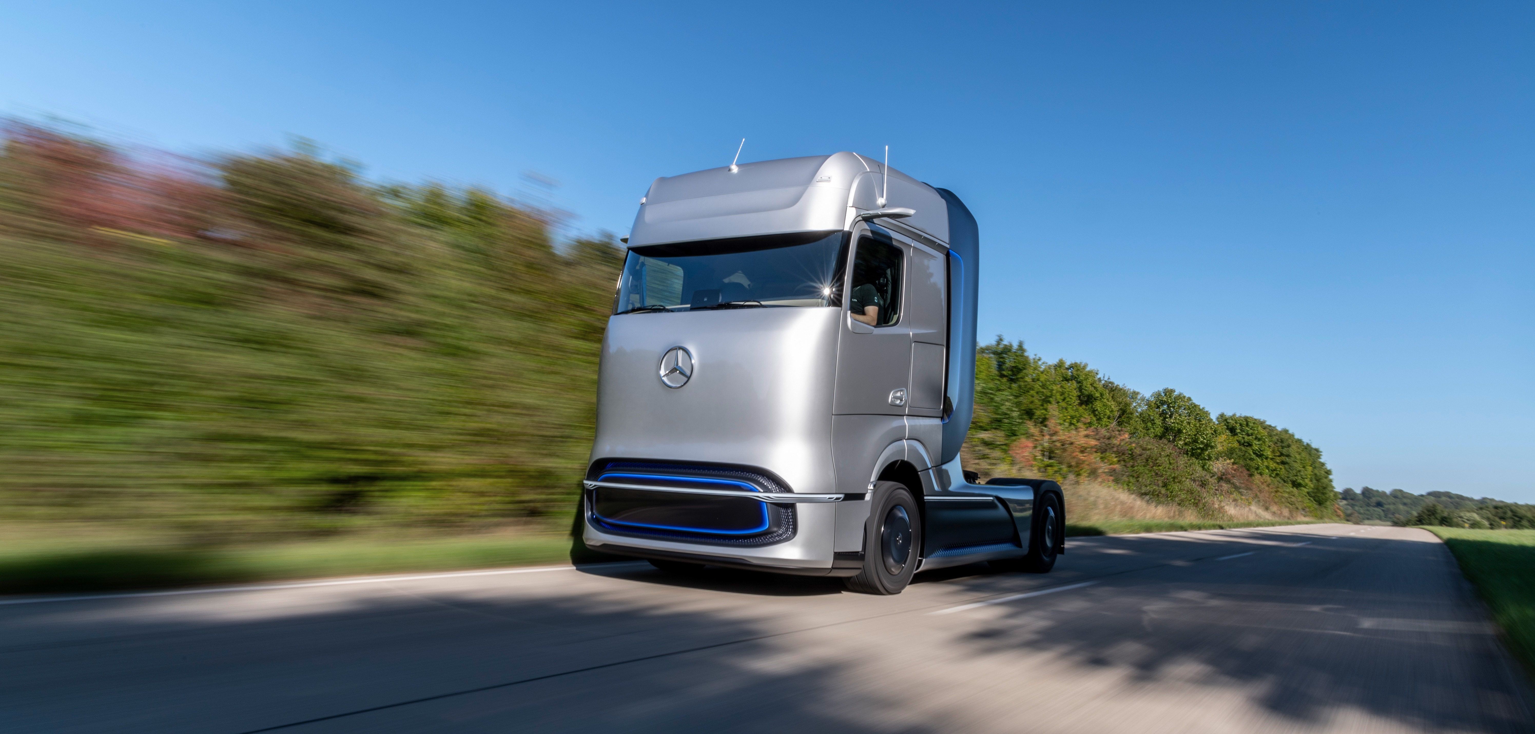MercedesBenz fuelcell concept truck revealed Electric & Hybrid