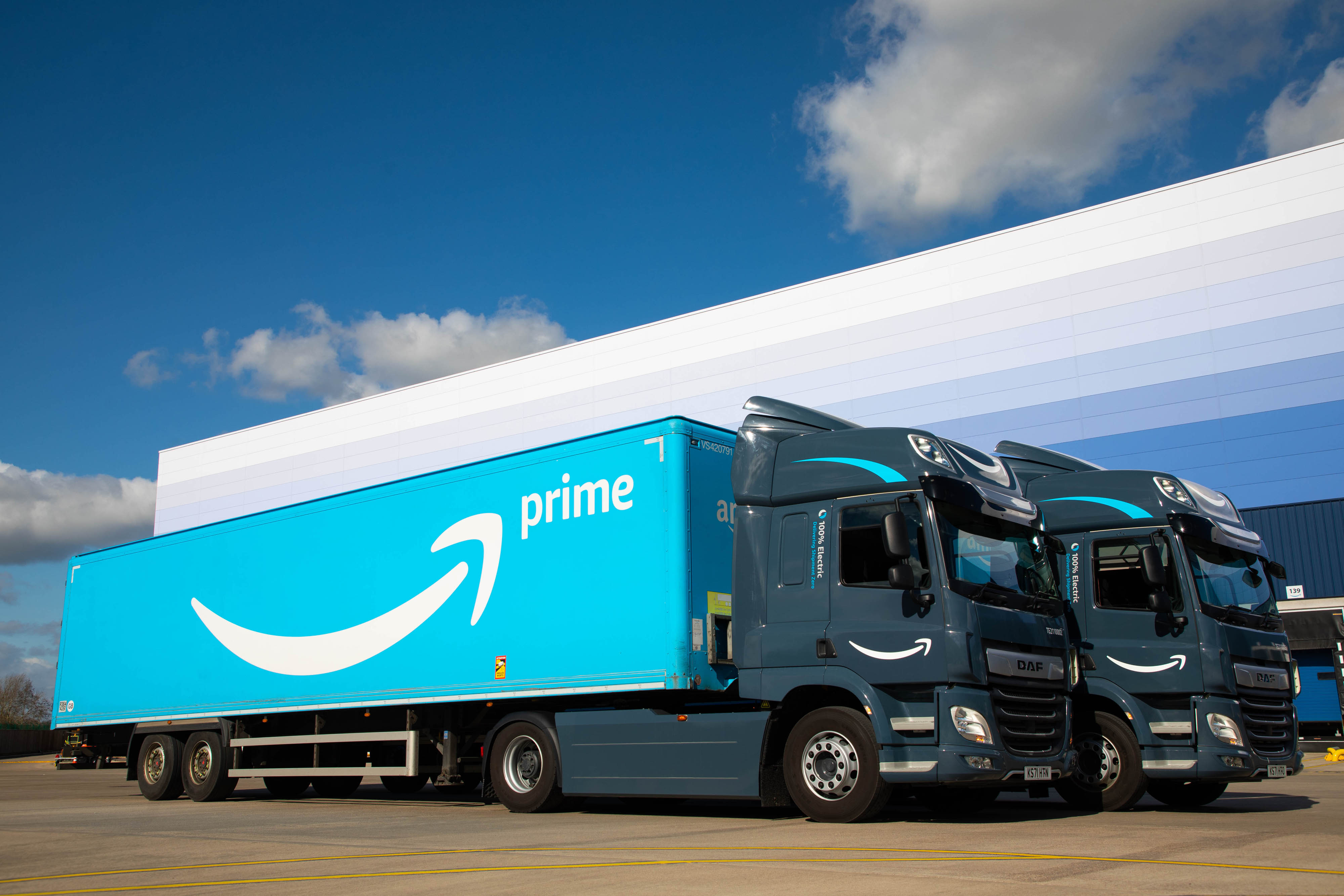 Amazon unveils its first fullyelectric HGV delivery trucks Electric