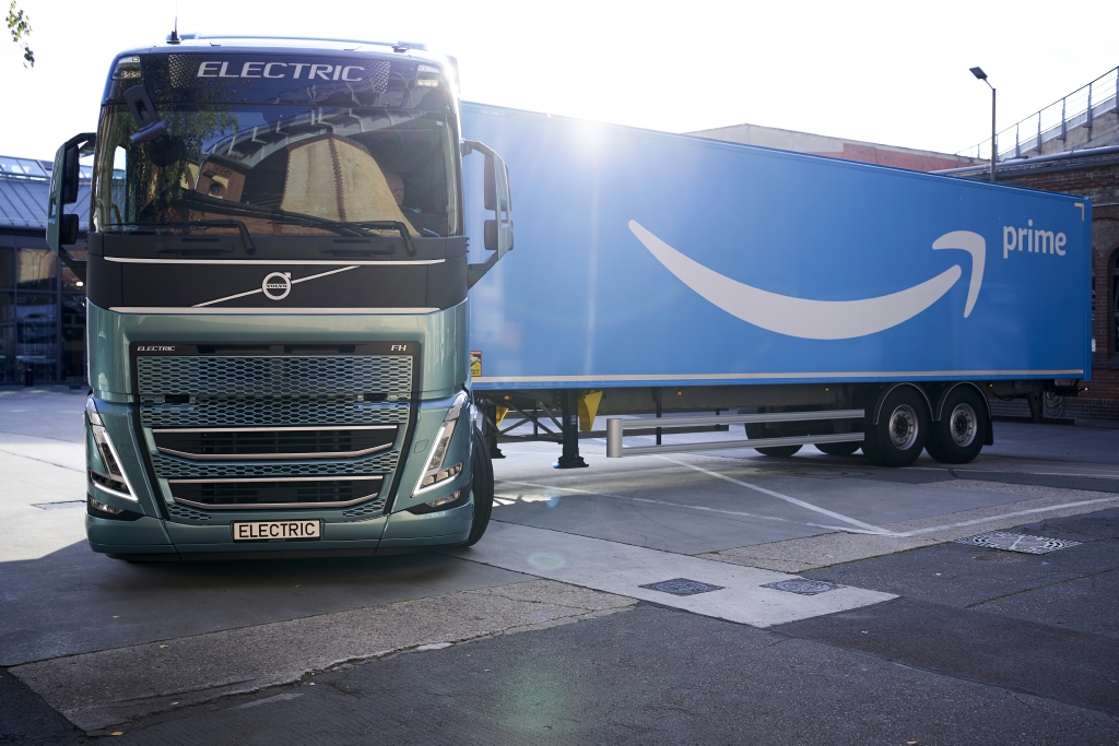 Amazon snaps up volvo s latest electric heavy duty truck electric